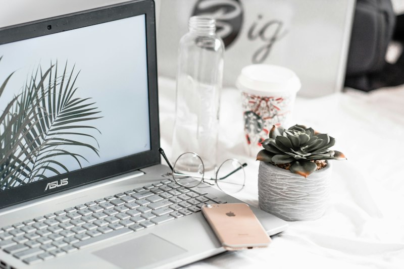 MacBook Air M3 lightweight laptop
